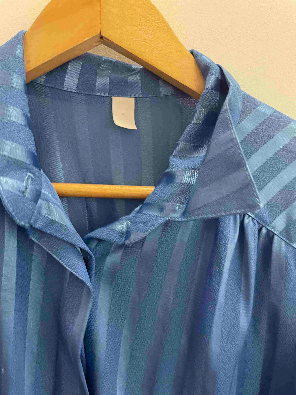 Vintage blue vertical stripe silk womens medium top