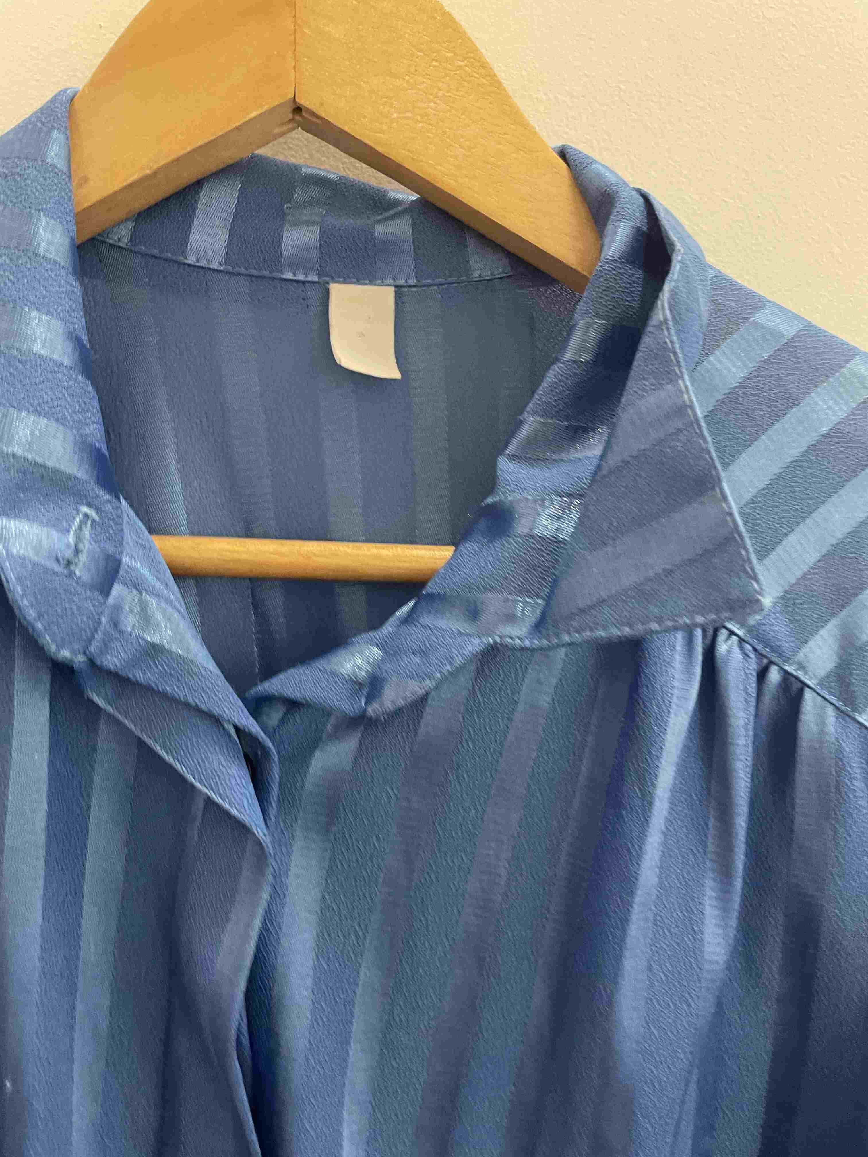 Vintage blue vertical stripe silk womens medium top