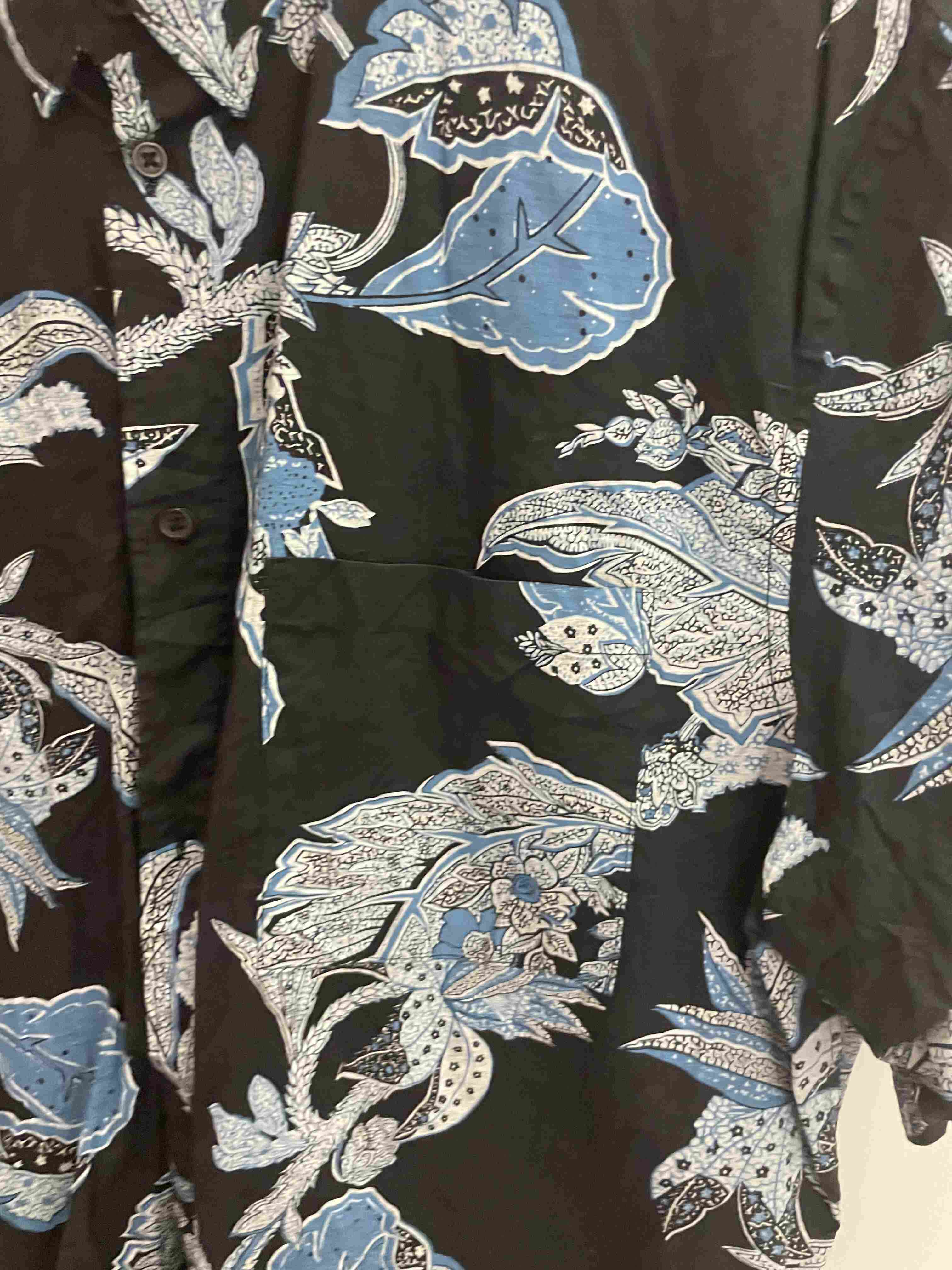 Vintage H&M regular fit black floral print short sleeve shirt size L