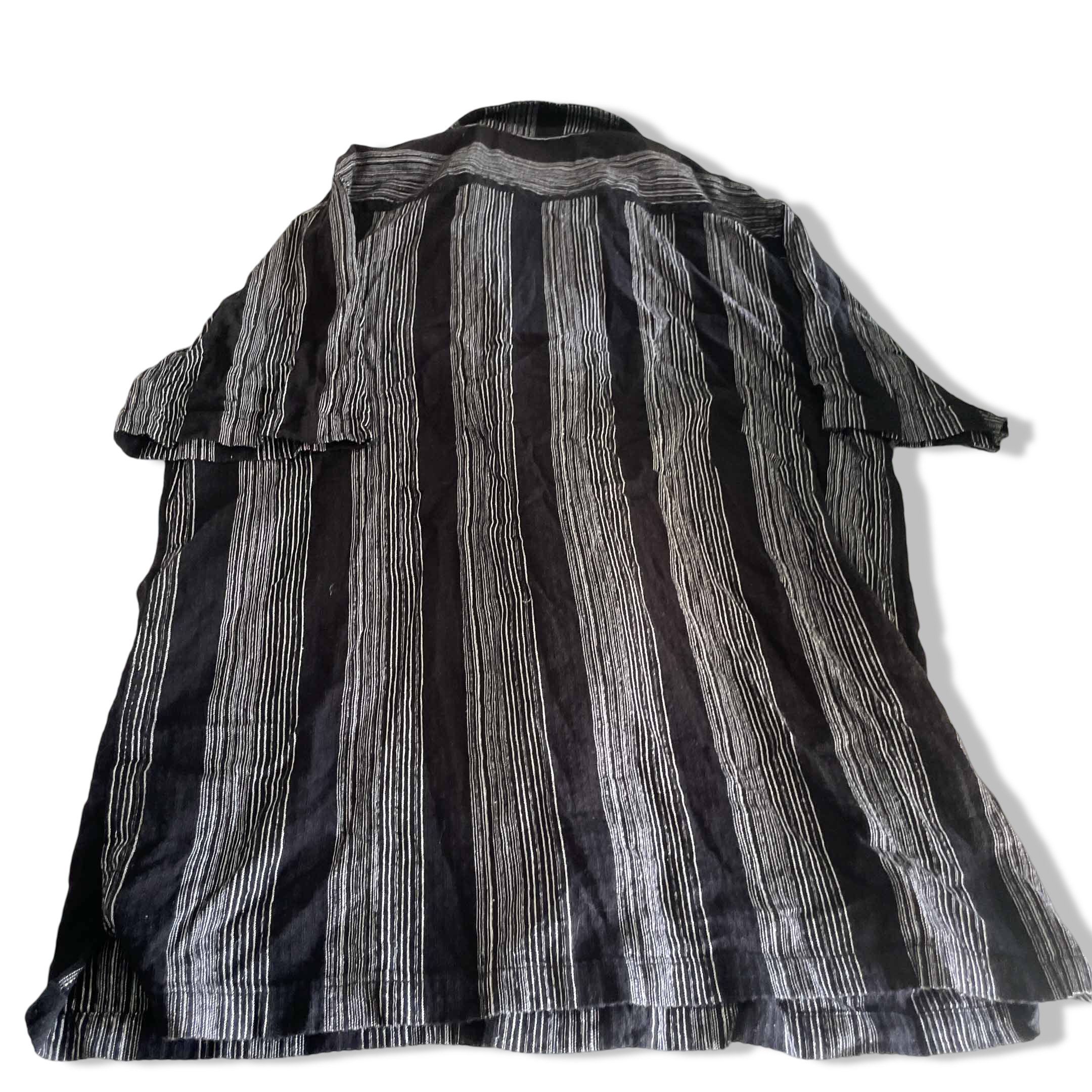 Vintage men Incu Collection black & white stripe short sleeve shirt in M|L31 W19|SKU 6373
