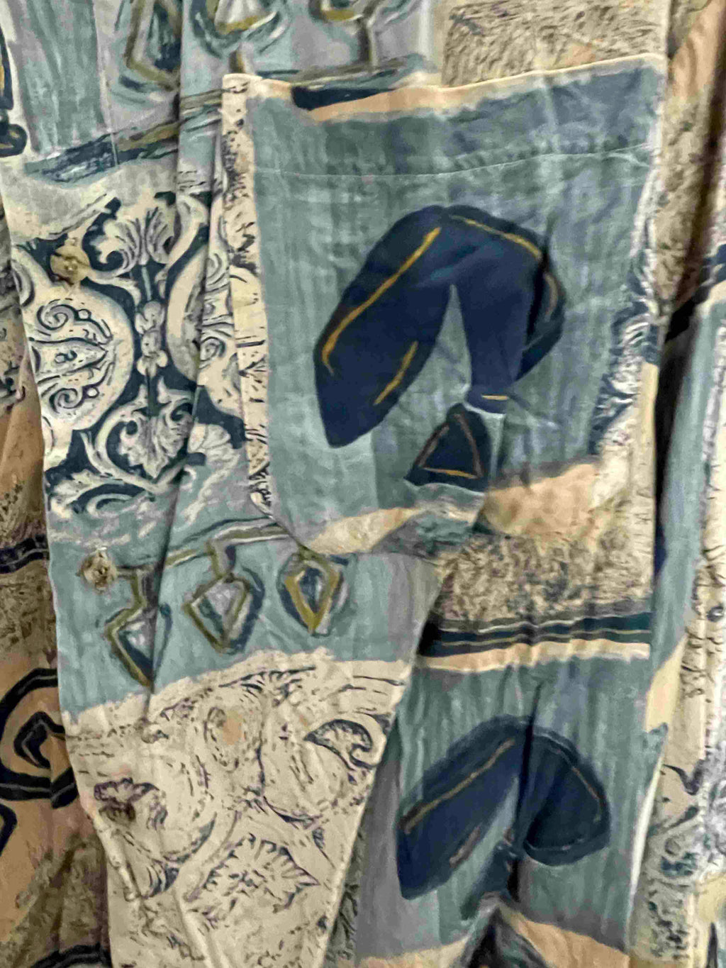 Vintage Amberto Rosetti cream abstract pattern festive small shirt