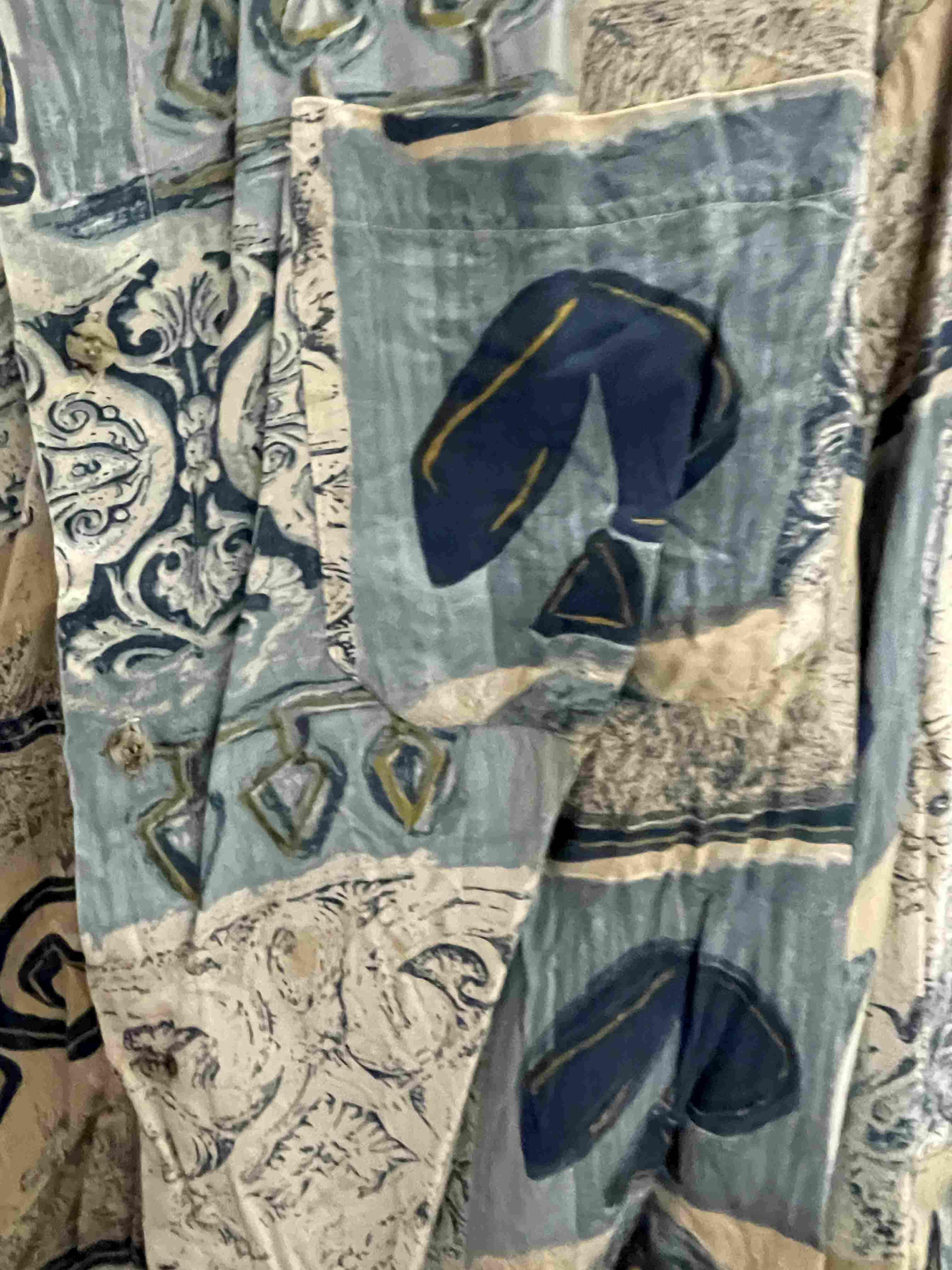 Vintage Amberto Rosetti cream abstract pattern festive small shirt