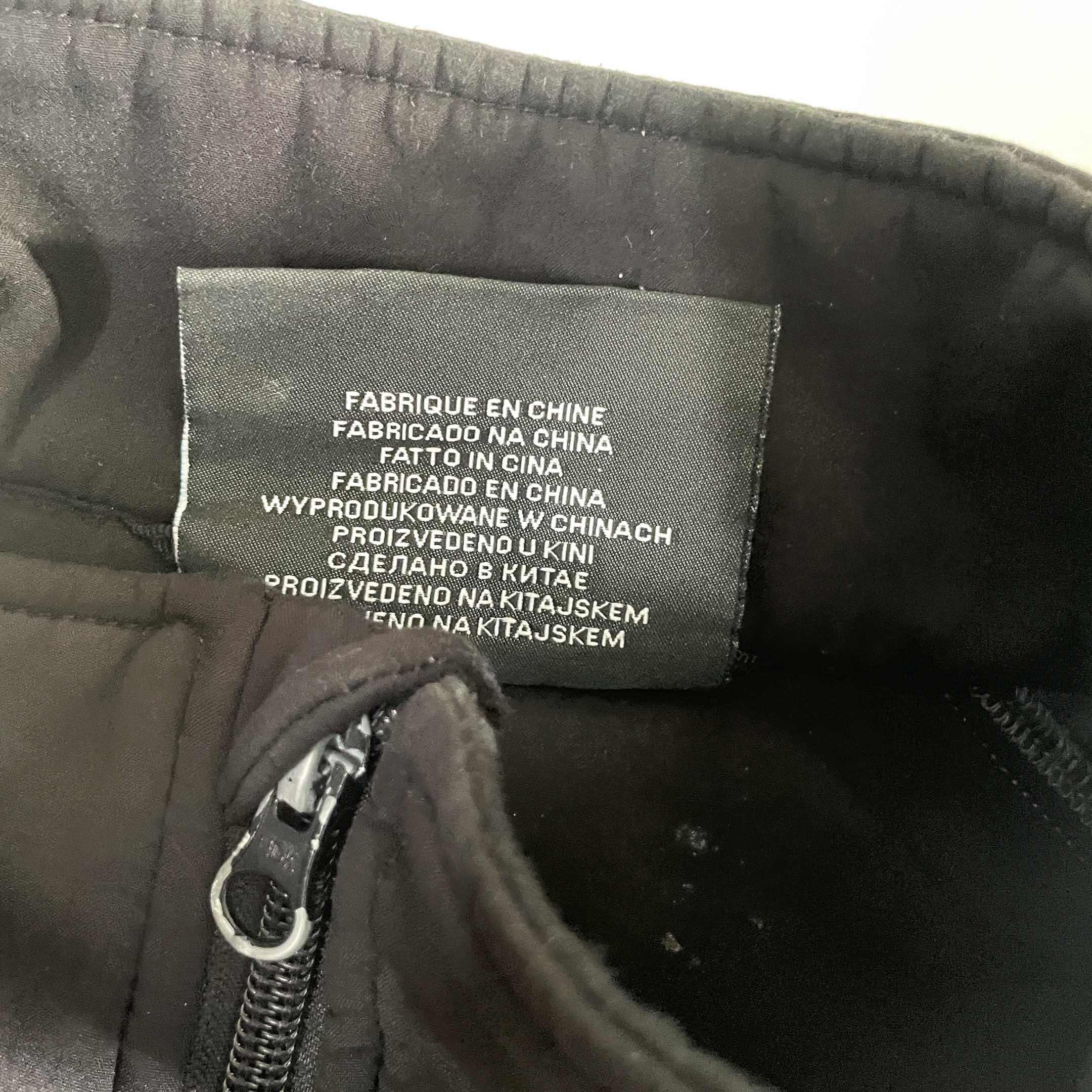 Vintage women Trespass softshell black full zip wind breaker jacket in M|L28 W22|SKU 6387