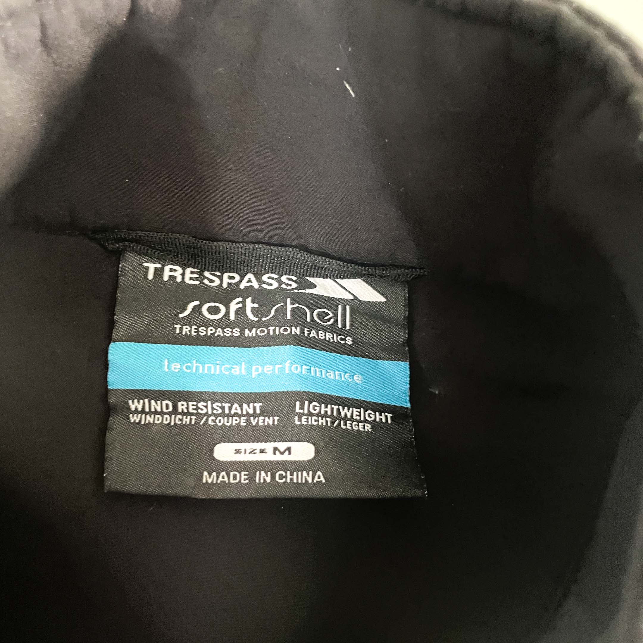 Vintage women Trespass softshell black full zip wind breaker jacket in M|L28 W22|SKU 6387