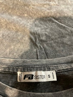 Rubynee Vintage y2k FB sisters grey graphics tshirt size S