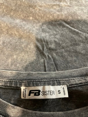 Rubynee Vintage y2k FB sisters grey graphics tshirt size S