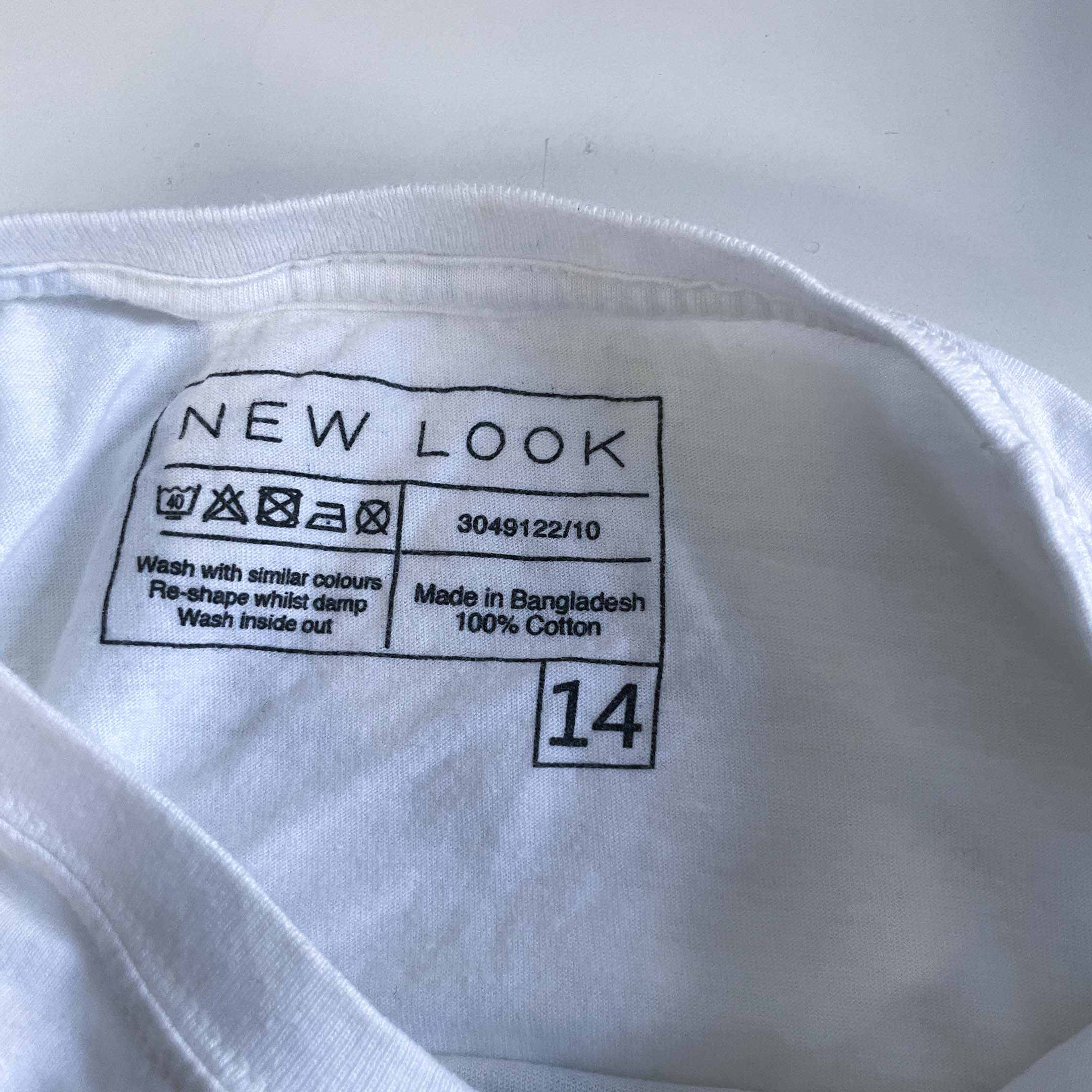 Vintage women New Look white graphics short sleeve tees size 14|SKU 6473