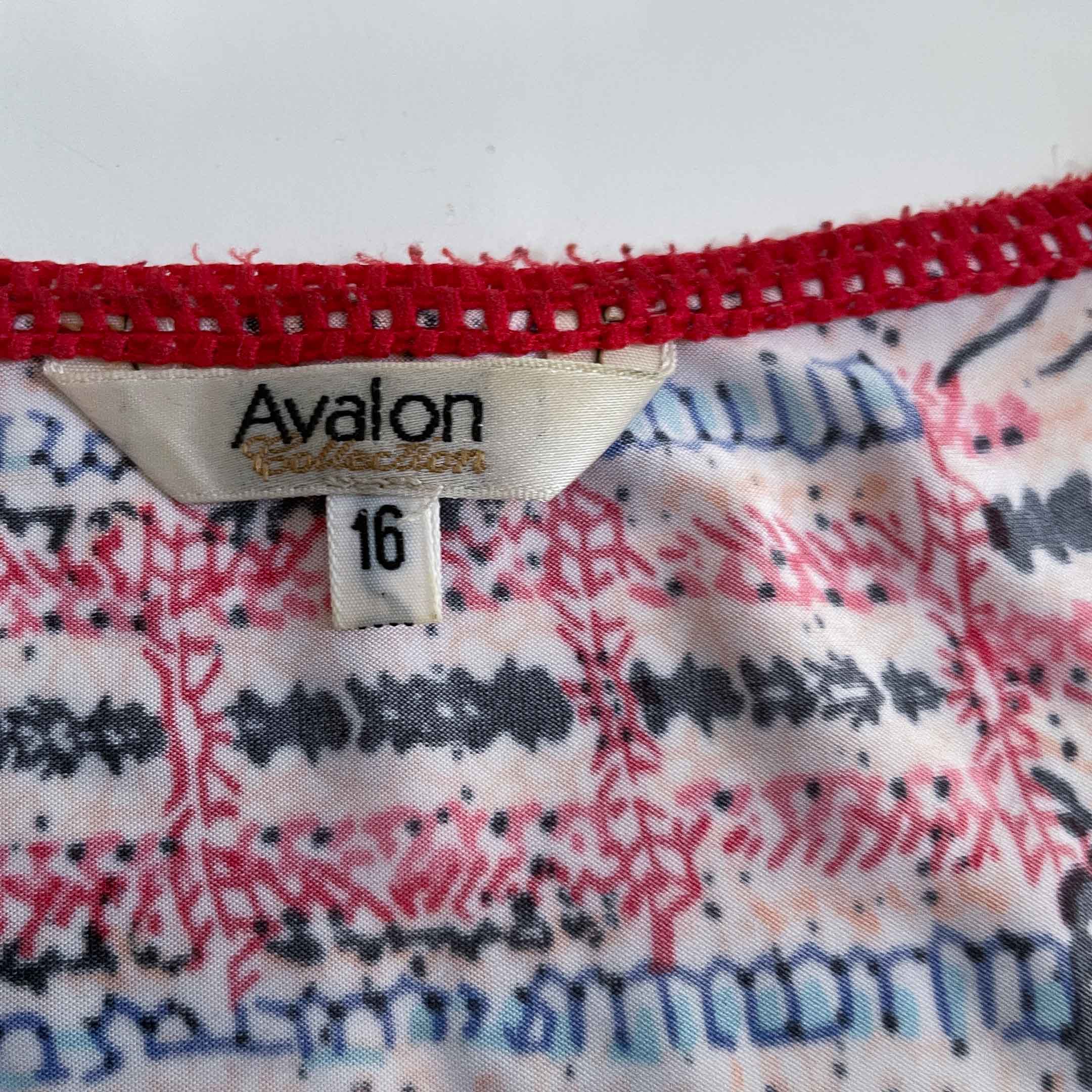 Vintage women Avalon collection red beaded abstract pattern top size 16|L24W21|SKU 6477