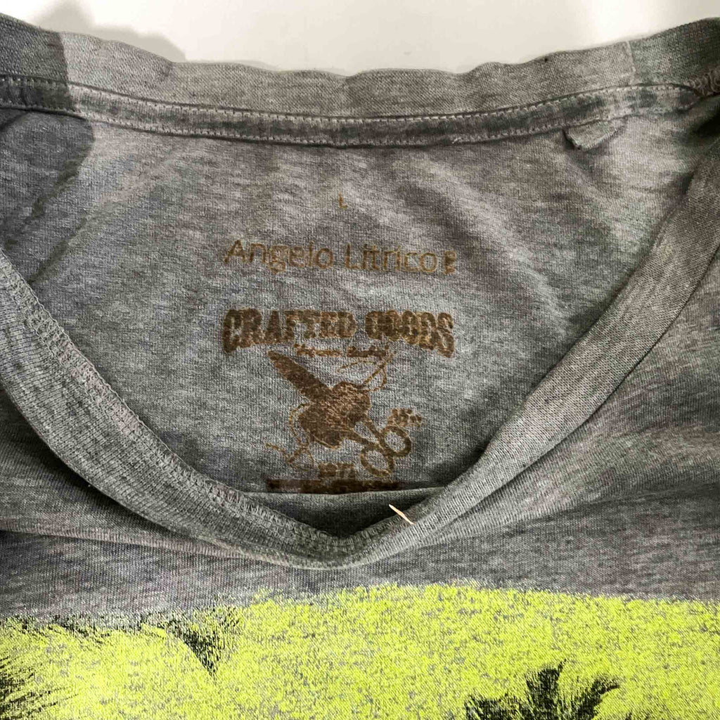 Vintage men Angelo Litrico beach graphics grey tees in M|L27 W22|SKU 6499