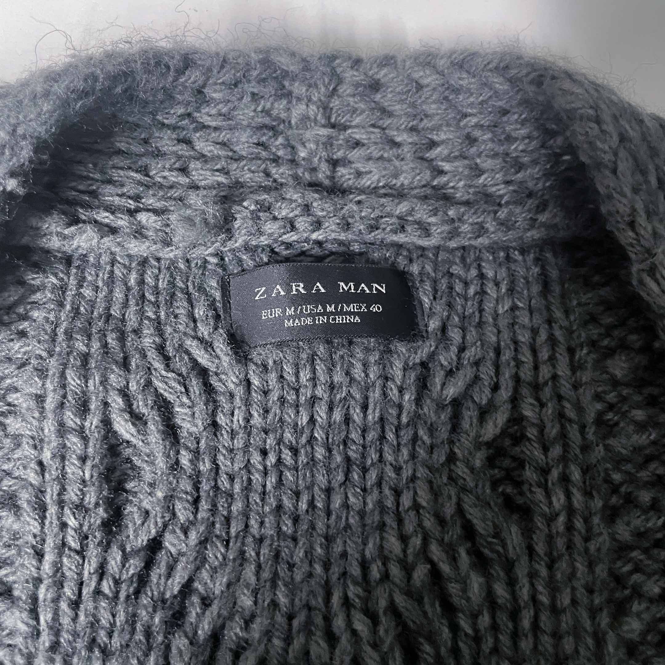 Zara Man grey cable knitted open front sweater in M|L32 W20|SKU 6501