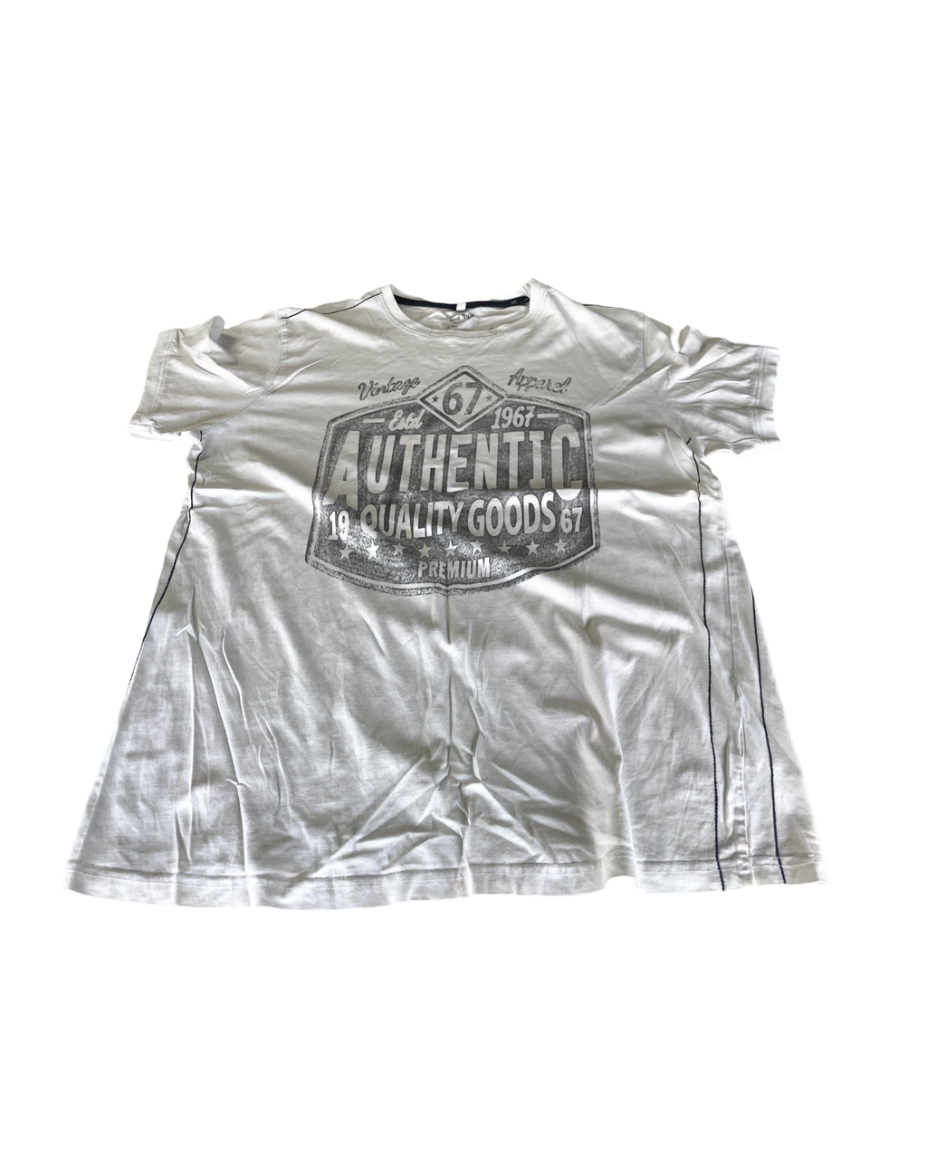 Vintage White Men's Graphic T-Shirt. In a 2XL  |SKU 5022