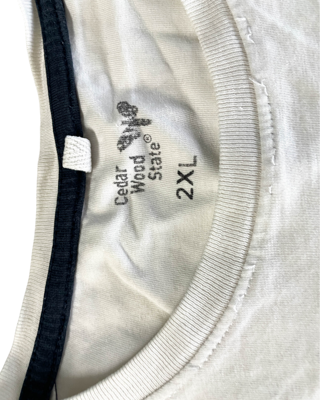 Vintage White Men's Graphic T-Shirt. In a 2XL  |SKU 5022