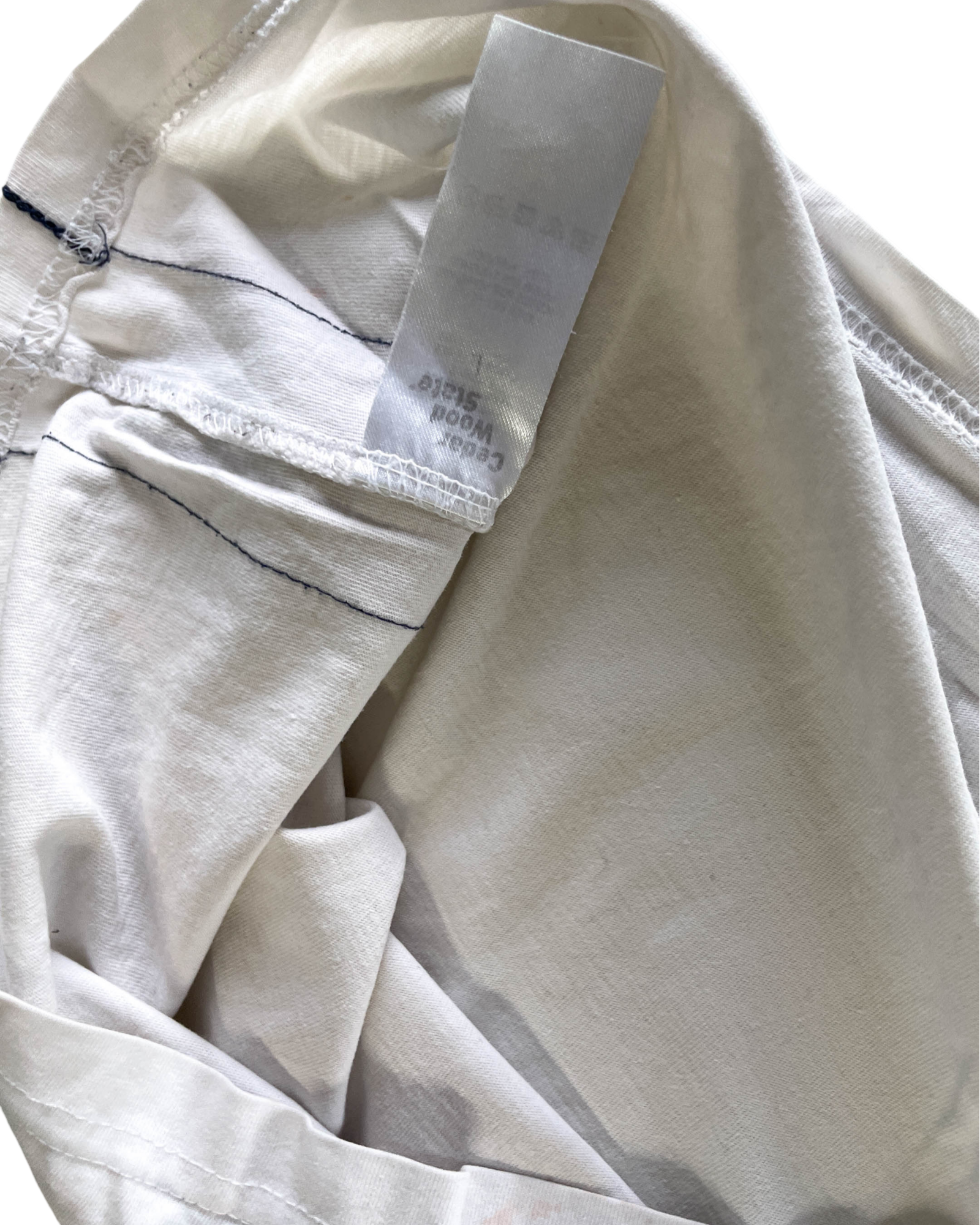 Vintage White Men's Graphic T-Shirt. In a 2XL  |SKU 5022