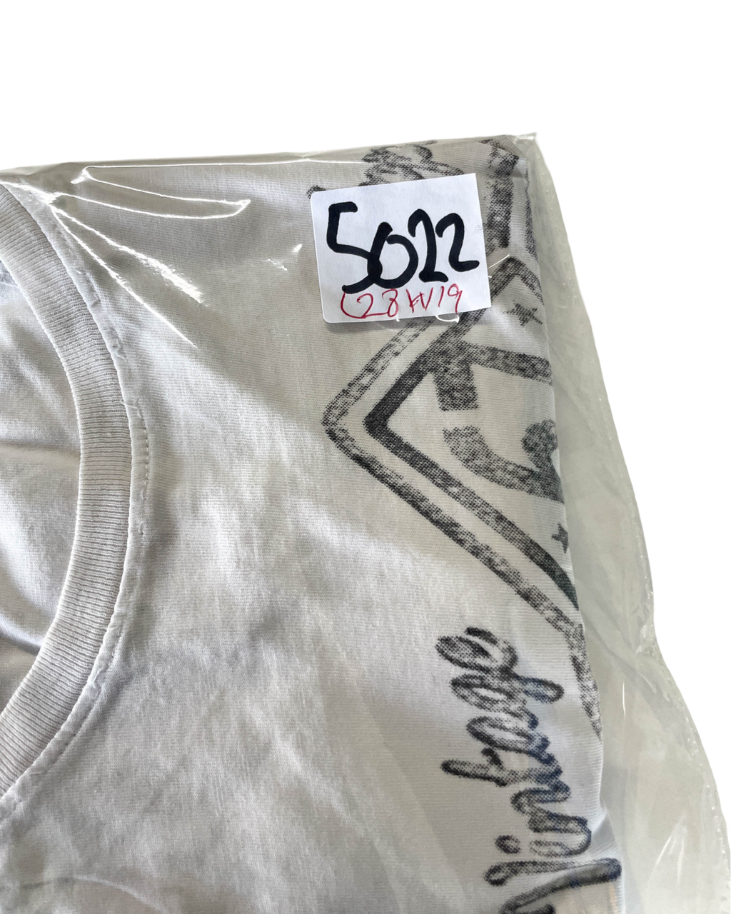 Vintage White Men's Graphic T-Shirt. In a 2XL  |SKU 5022