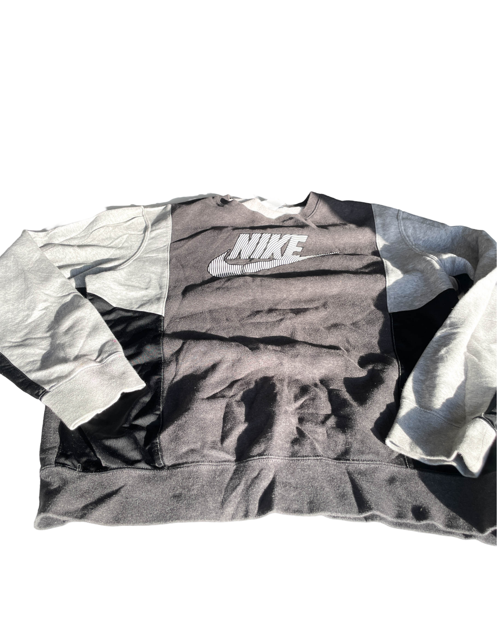 Vintage Women’s Nike Sportswear Fleece Sweatshirt. In a versatile grey color and size medium|SKU 5041