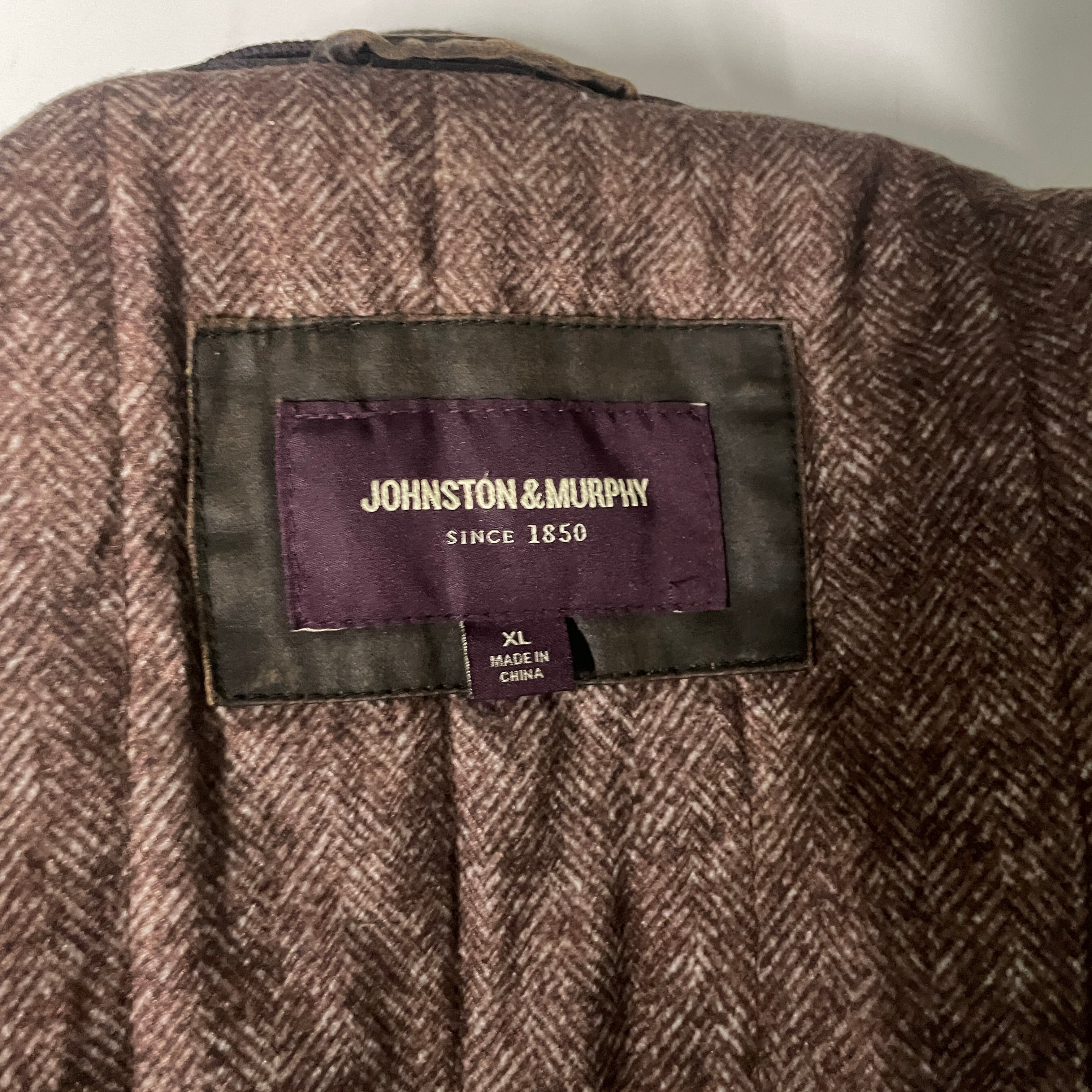 Vintage men's Johnston & Murphy brown leather biker jacket in XL|L33 W23|SKU 6537