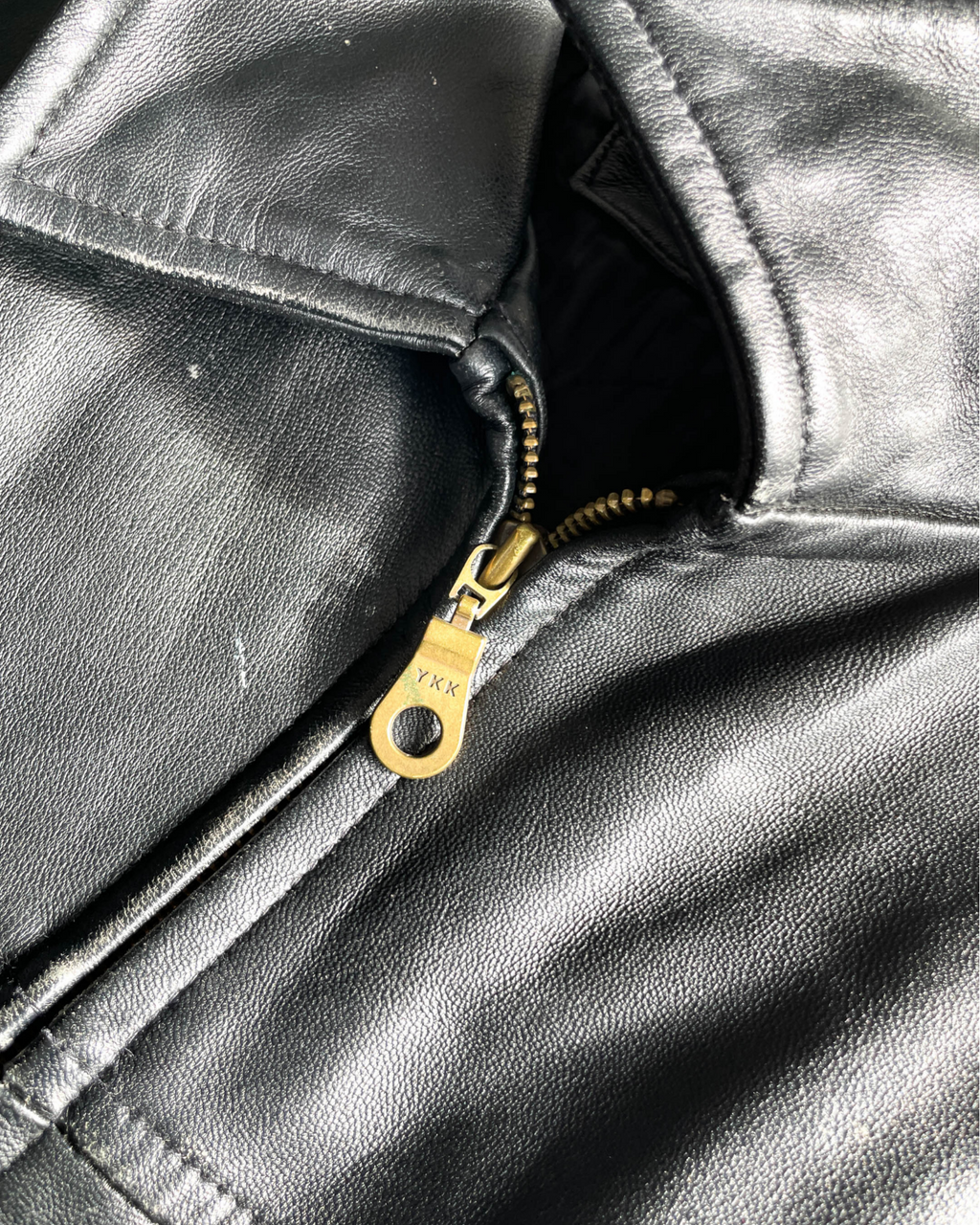 Vintage Black Durable Leather Jacket. In size XL/XXL