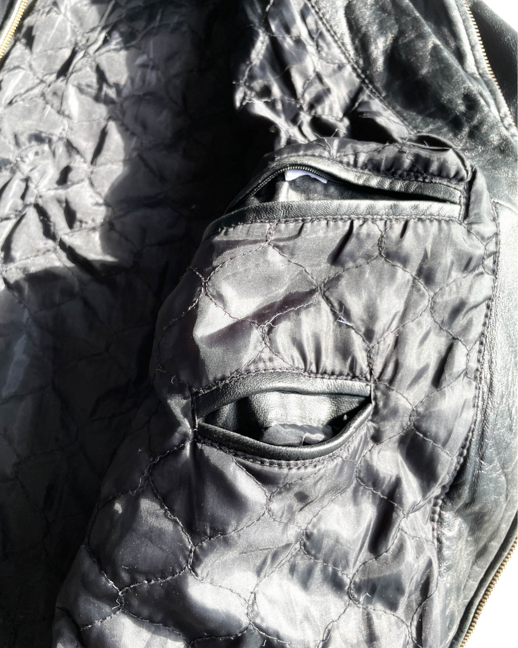 Vintage Black Durable Leather Jacket. In size XL/XXL