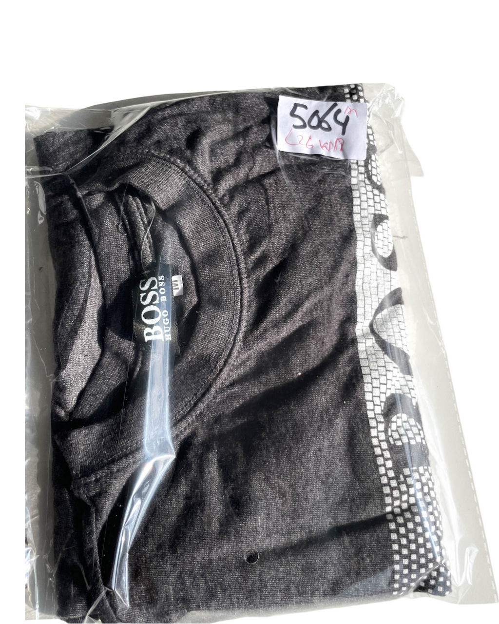 Vintage Hugo Boss Men's Grey and Green T-shirt in size in M L 26 W 18|SKU 5064