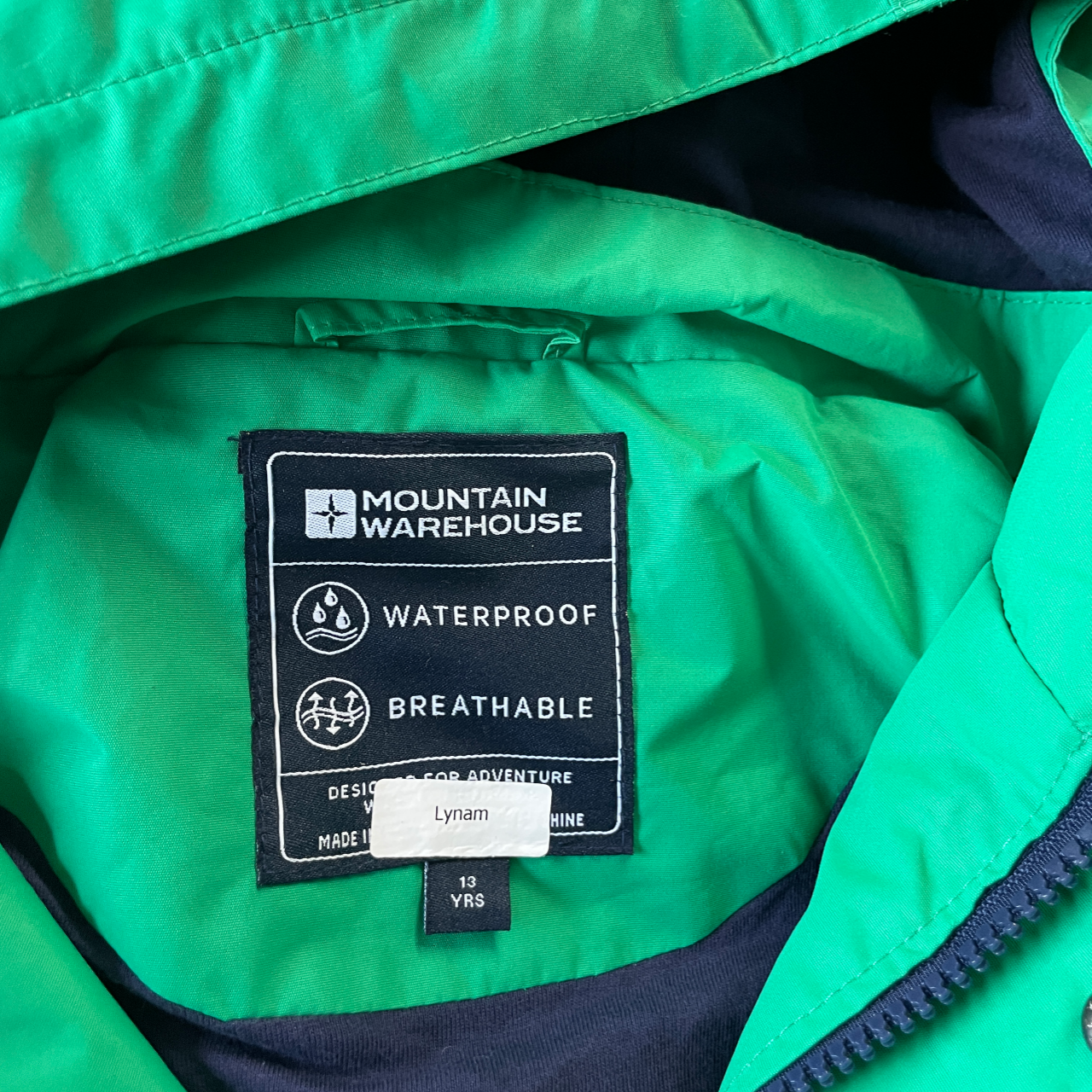MOUNTAIN warehouse. Lightweight Waterproof Jacket Perfect for XS/S  L 26 W 19 SKU  5157