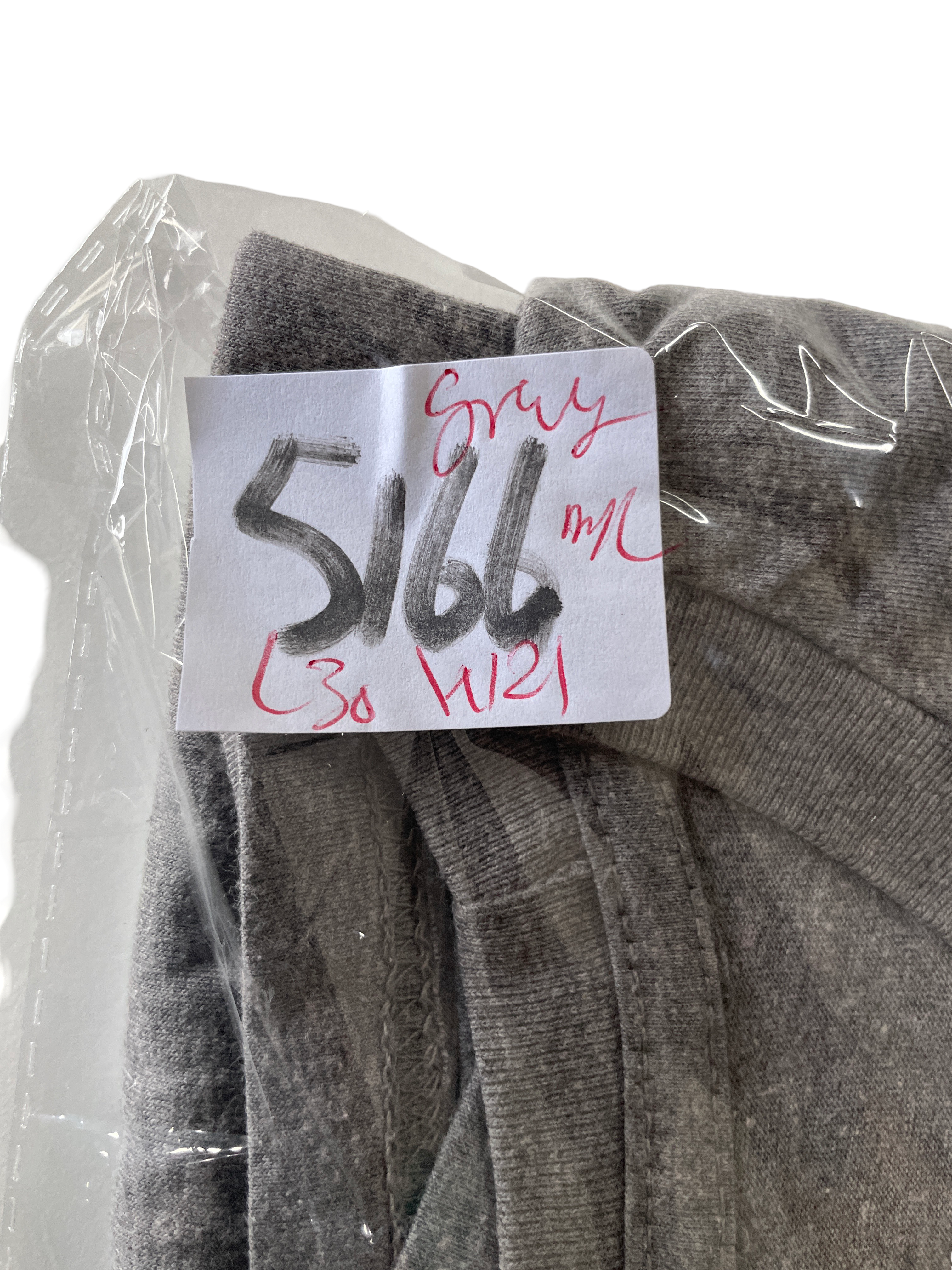 Vintage 90s Universal souvenir Studios Orlando Embroidered Shirt Men's Grey T-shirt ;Size M/L Faded Navy Logo L 30 W 21 SKU 5166