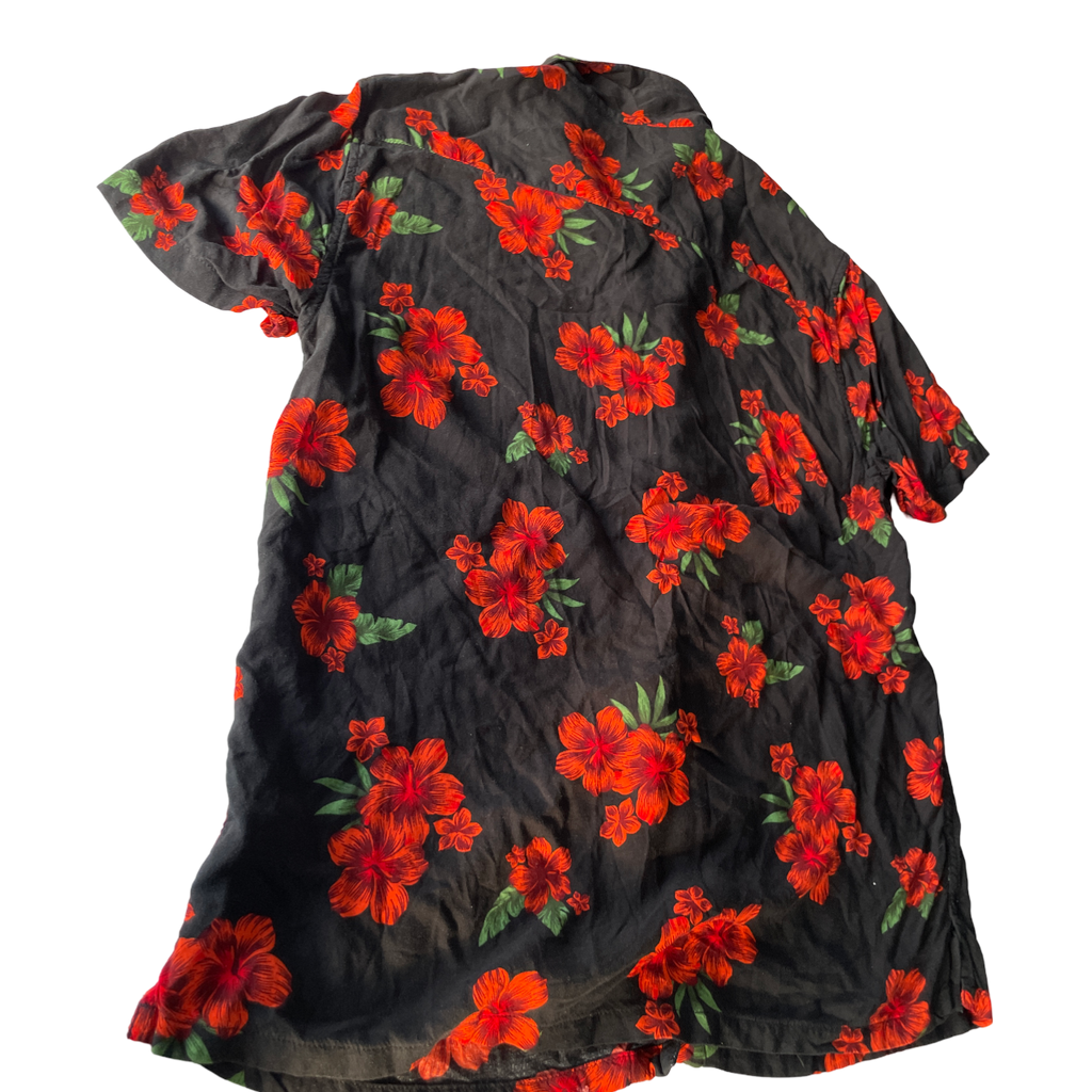 VINTAGE BLACK AND RED MEN'S SHIRT SIZE SMALL  L 28 W 19 SKU 5175