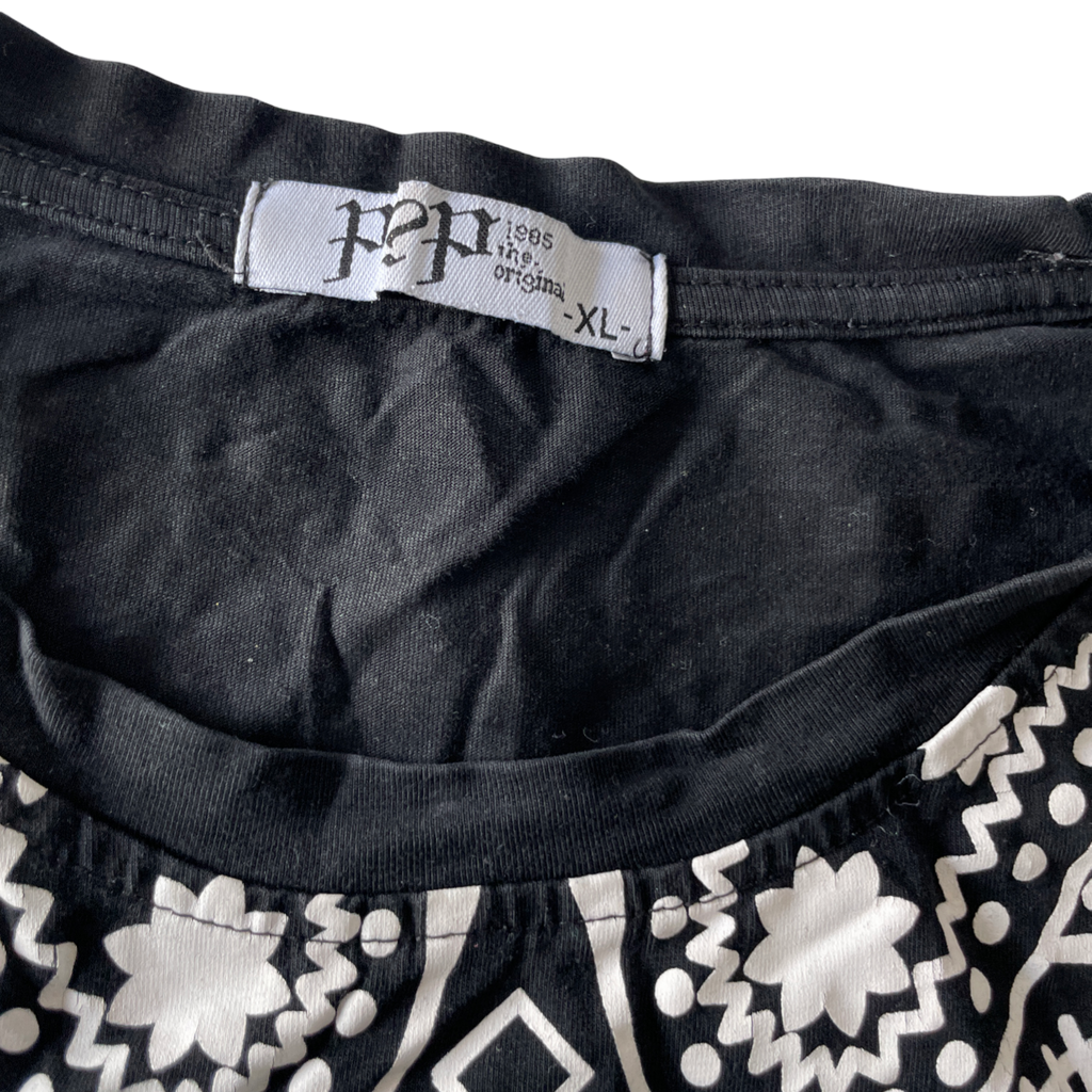 P2P BANDANA PATCHWORK kakashi T SHIRT black XL. L 28 W 22 SKU 5176