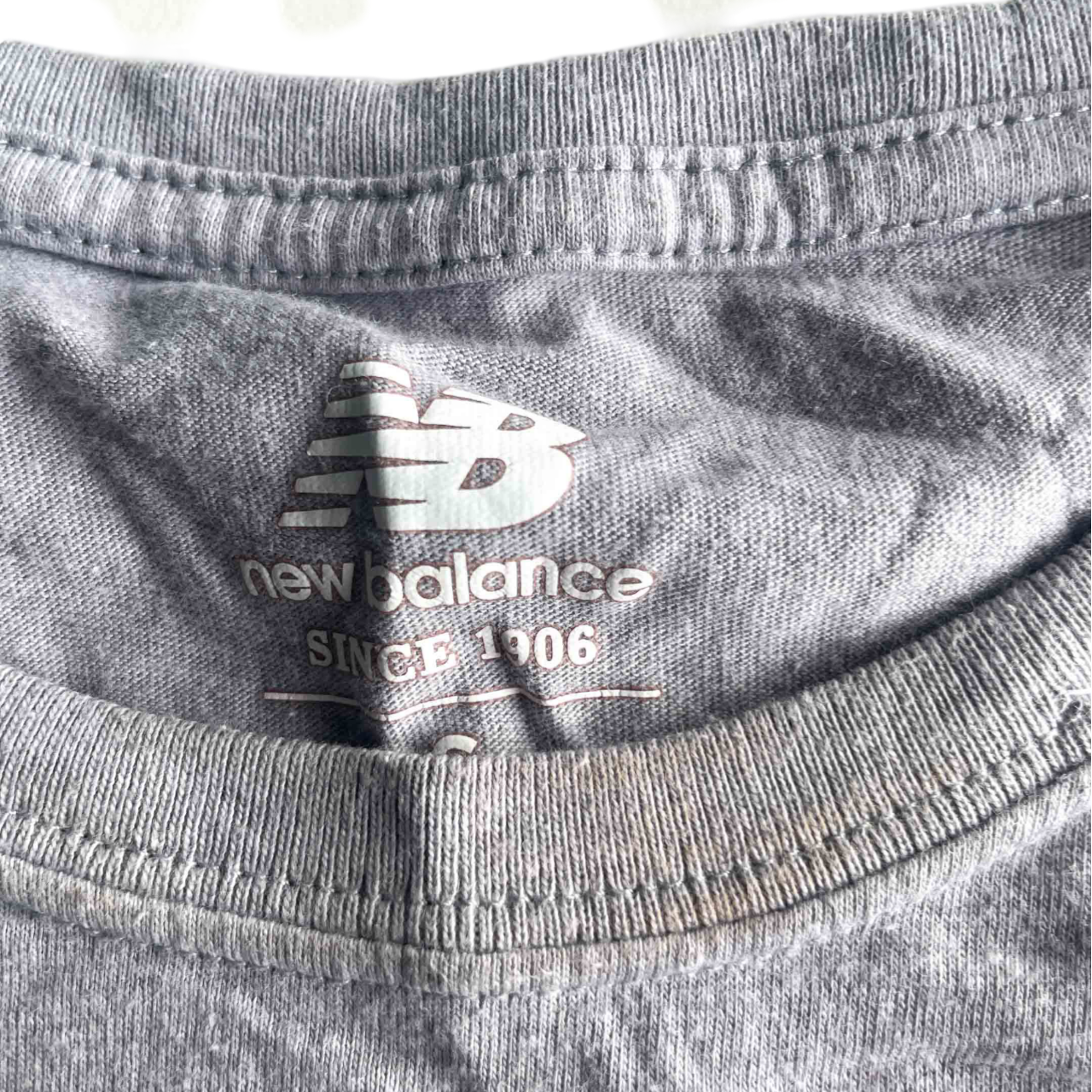 Vintage T-Shirt New Balance Classic Tee - Gray in medium L 25 W 16 SKU 5205