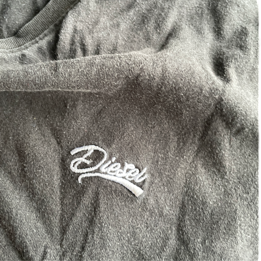 vintage y2k black diesel t shirt women IN SIZE MEDIUM &nbsp;L 26 W 20 SKU 5240&nbsp;