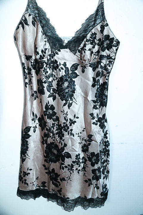 Vintage women 100% silk black and cream floral chemise lace night gown UK 10|L30 W16|SKU 6550