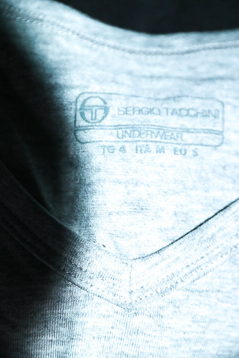 Vintage men Sergio Tacchini grey V-neck plain tees in S|L29 W18|SKU 6560