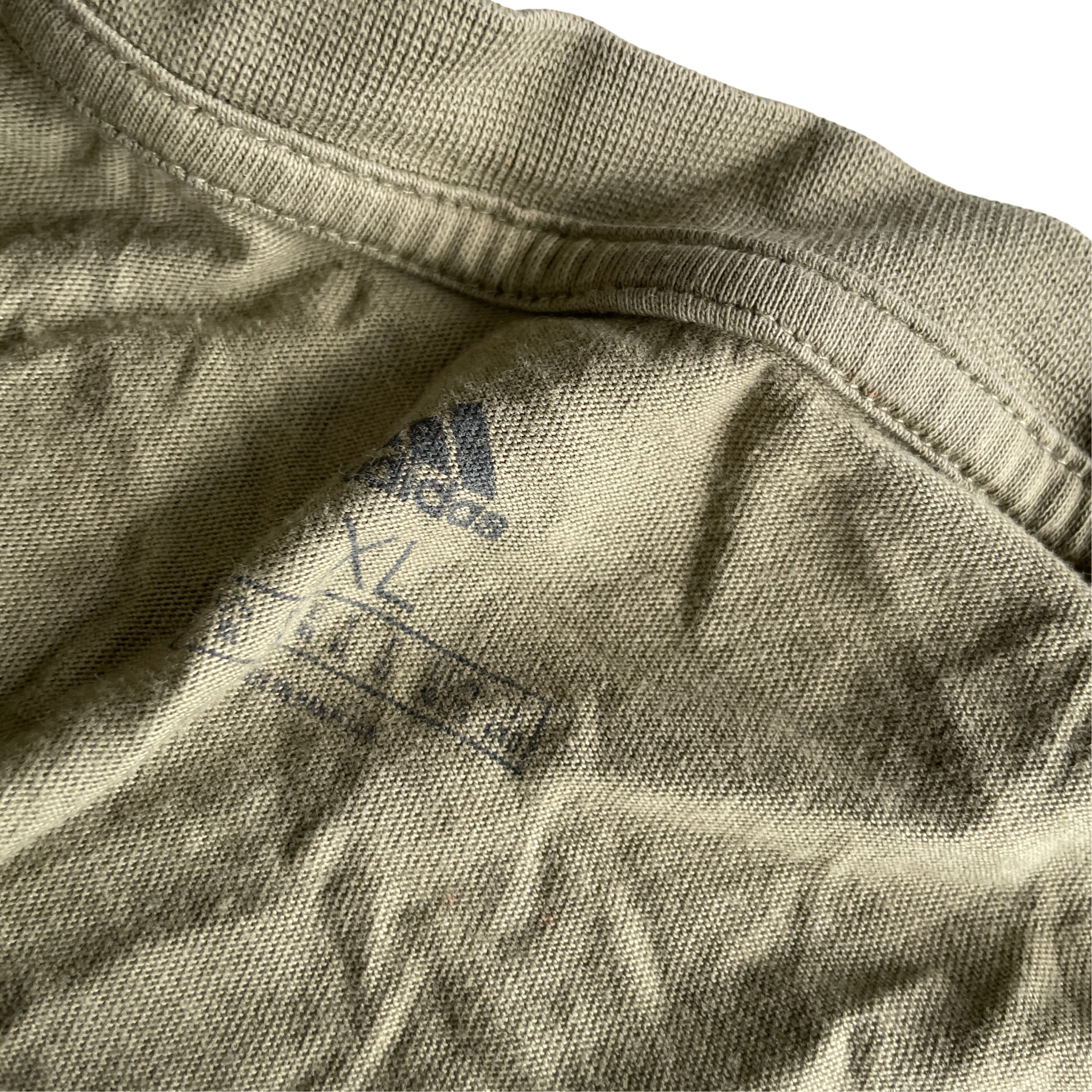 ADIDAS MENS GRAPHIC T-SHIRT TOP MEDIUM KHAKI COTTON adidas Essentials Crew Neck T-Shirts for Men XL. L 29 W 23 SKU 5265