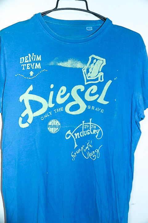 Vintage men Diesel graphics blue denim team tees in L|L29 W24|SKU 6564