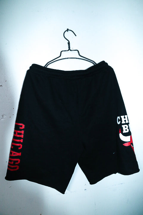 Vintage men black NBA Chicago Bulls logo print drawstring short in L|L9 W34|SKU 6582