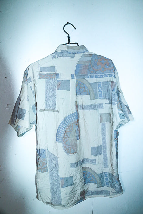Vintage men grey hawaiin abstract 90's short sleeve shirt in M|L31 W22|SKU 6586