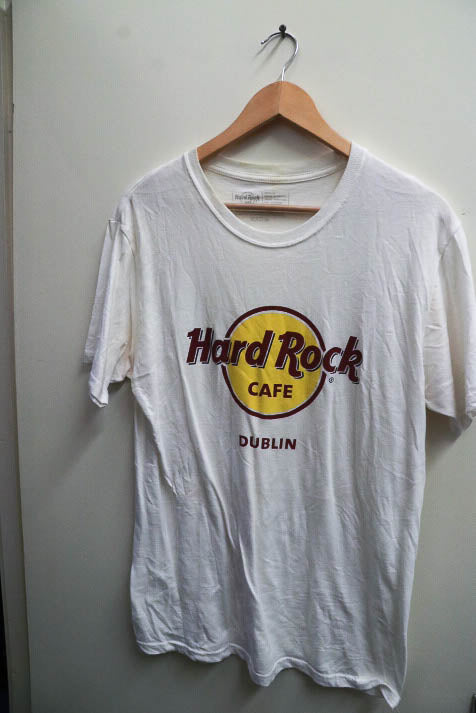 Vintage white Hard rock cafe dublin graphics mens medium tshirt