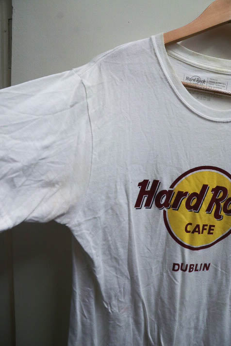 Vintage white Hard rock cafe dublin graphics mens medium tshirt