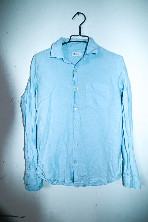 Vintage men GAP sky blue long sleeve plain regular fit shirt in M|L29 W22|SKU 6595