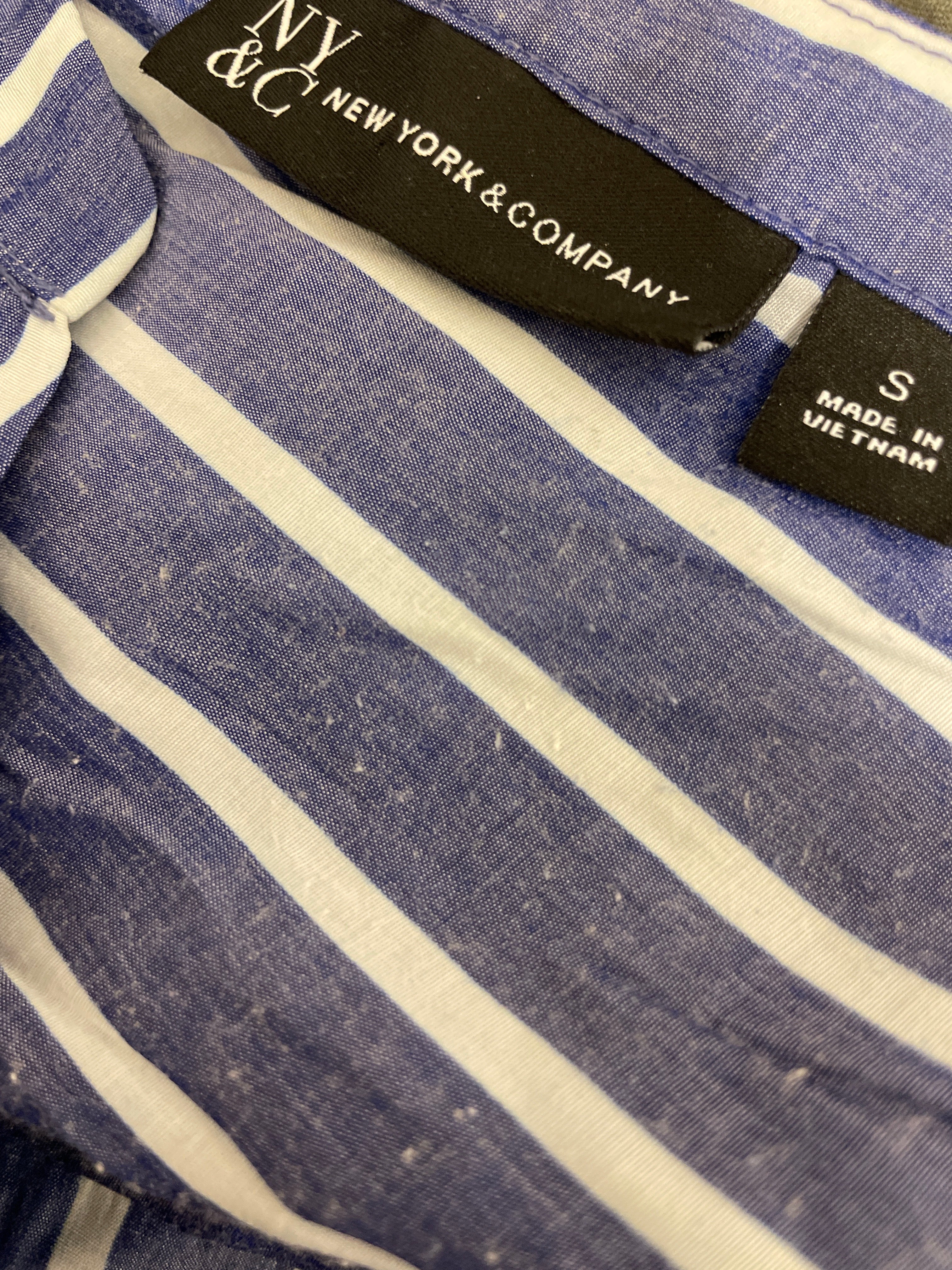 Rubynee  Vintage y2k New york & Co. blue stripped shirt size S