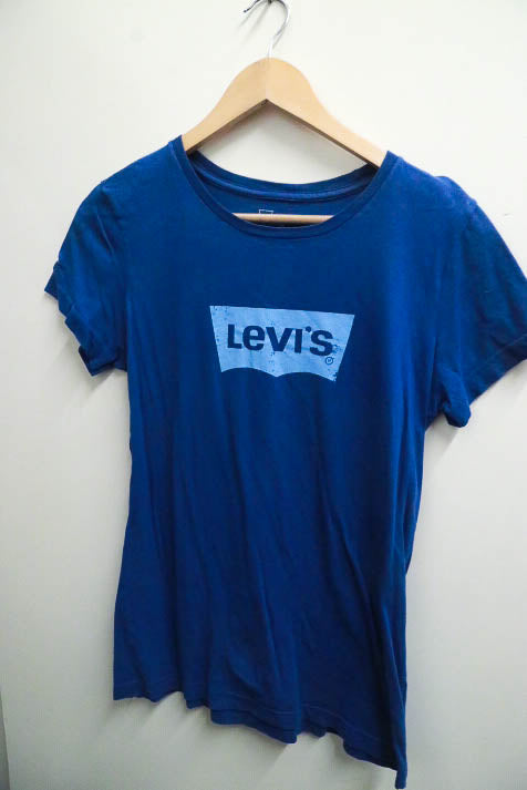 Vintage levis classic logo print blue medium tshirt