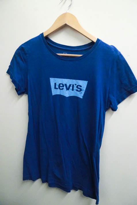 Vintage levis classic logo print blue medium tshirt