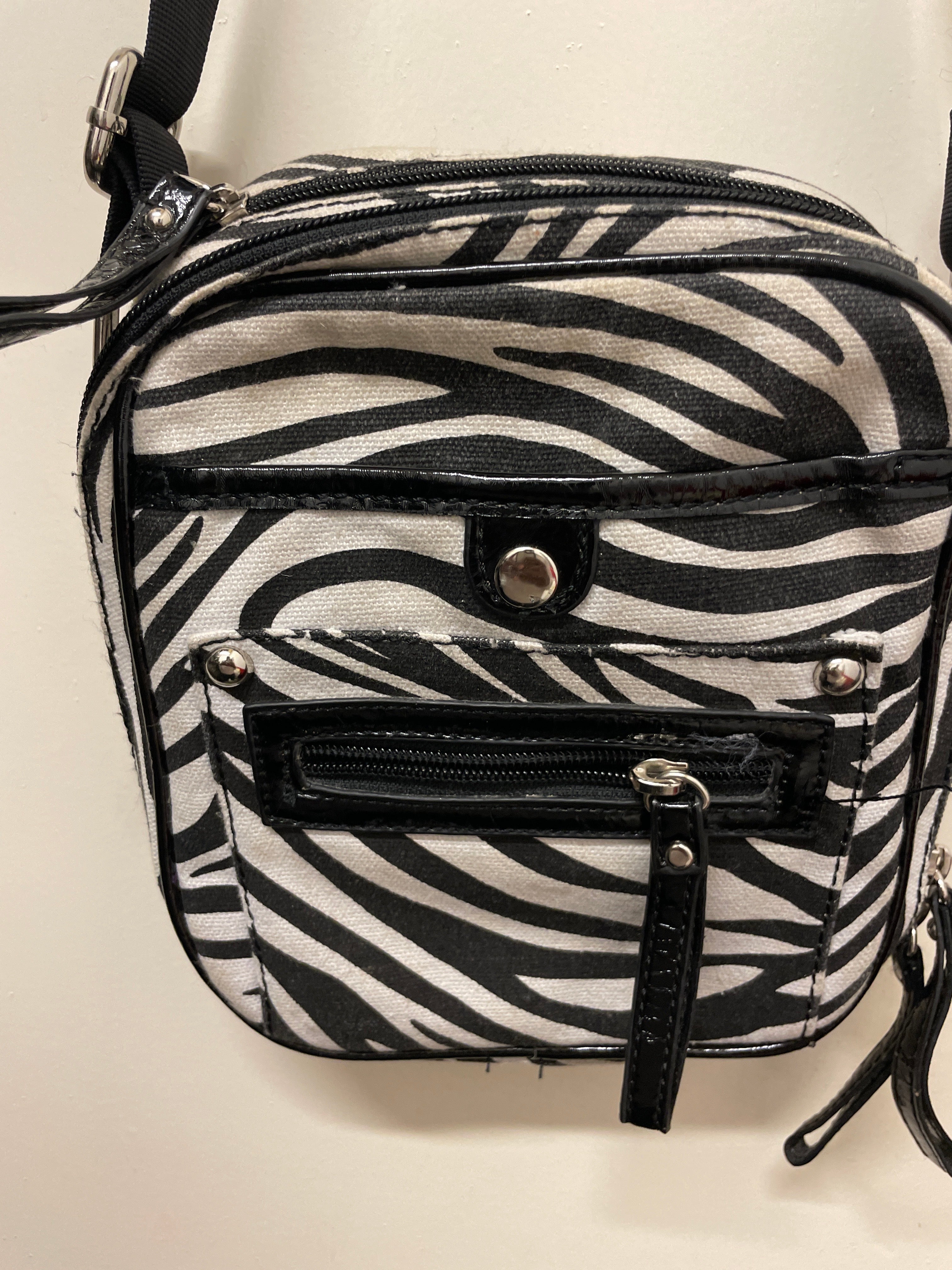 Rubynee  Vintage y2k original zebra print cross bag