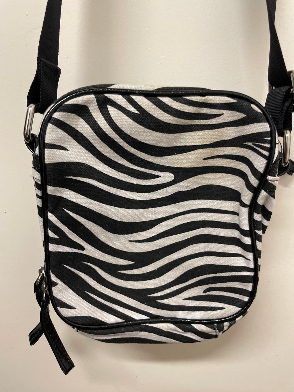Rubynee  Vintage y2k original zebra print cross bag