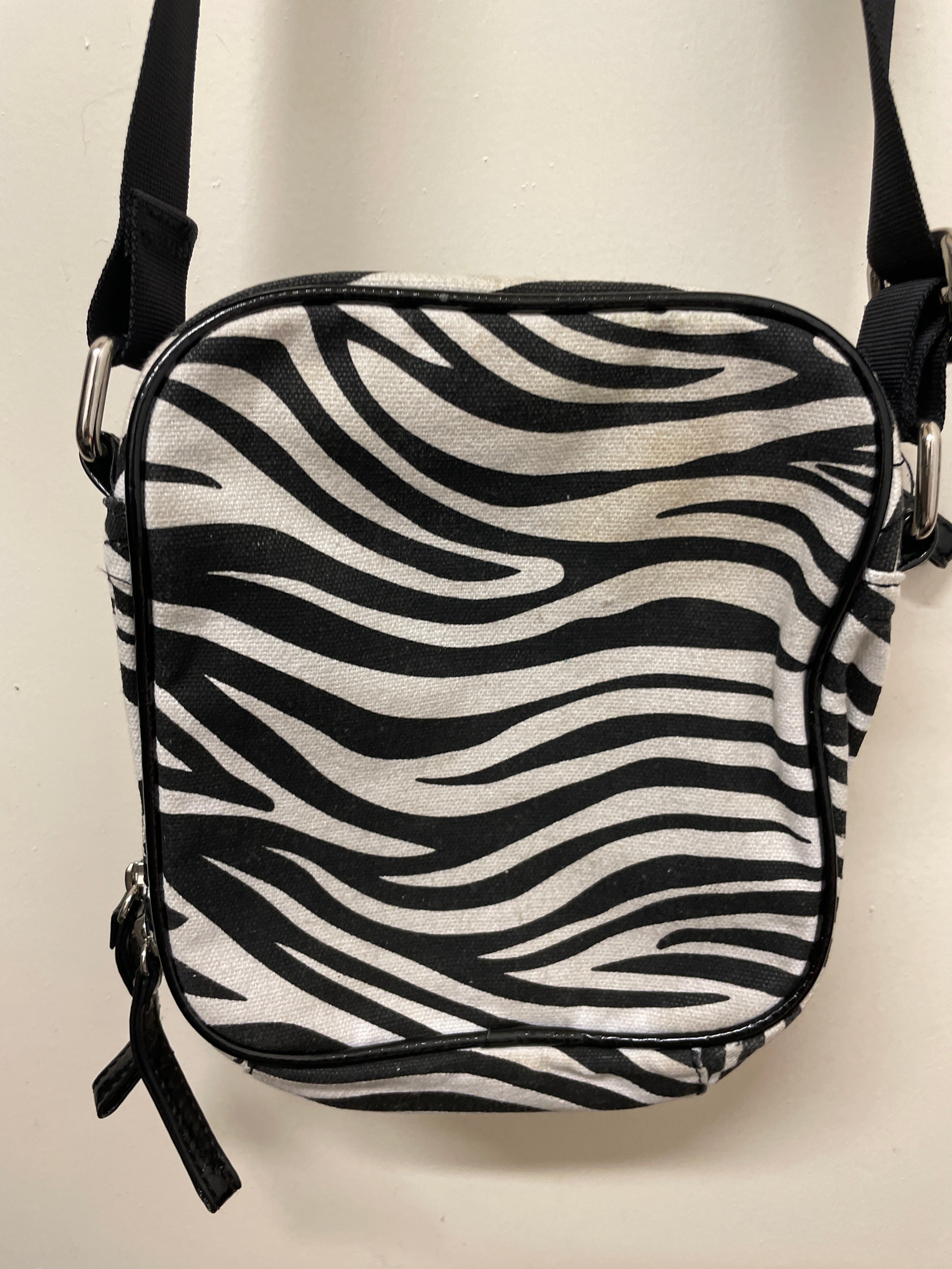Rubynee  Vintage y2k original zebra print cross bag
