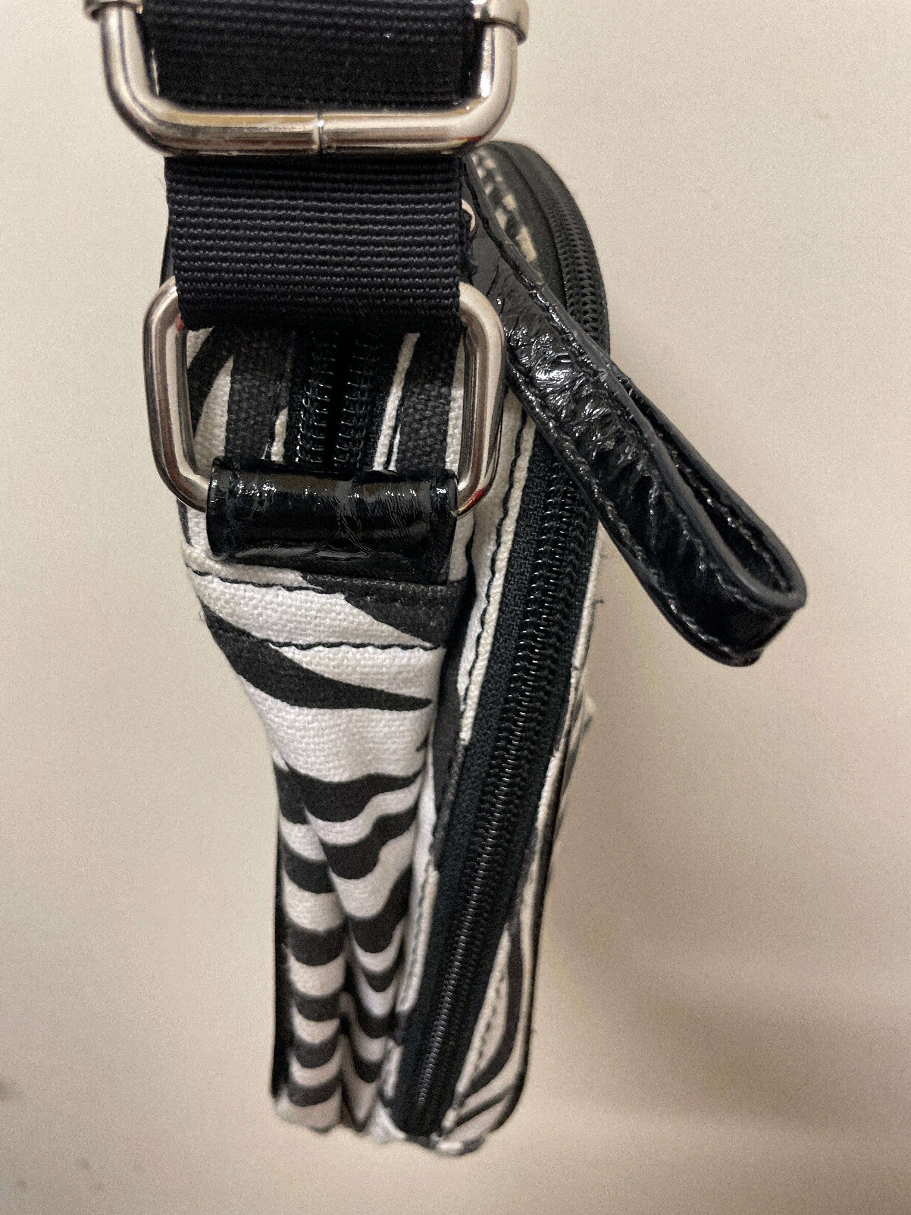 Rubynee  Vintage y2k original zebra print cross bag