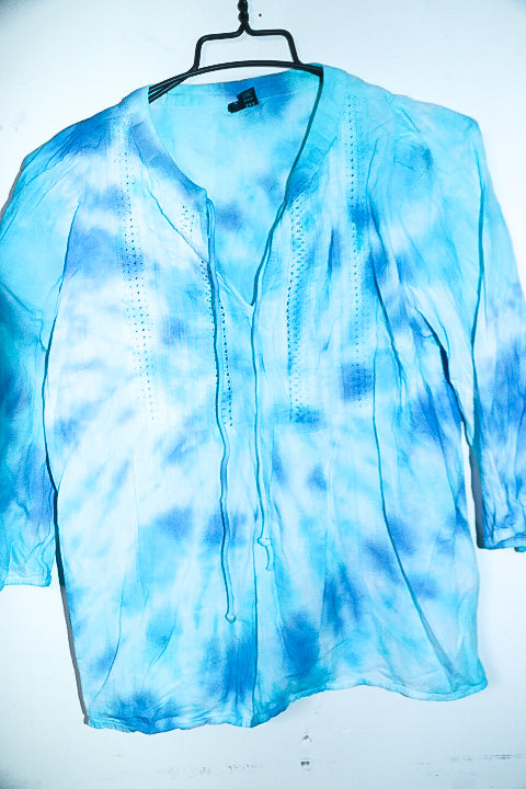 Vintage women Vero Moda blue tye dye print V-neck blouse in M|L24 W19|SKU 6615