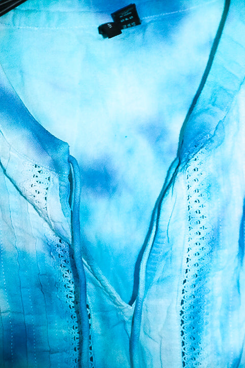 Vintage women Vero Moda blue tye dye print V-neck blouse in M|L24 W19|SKU 6615