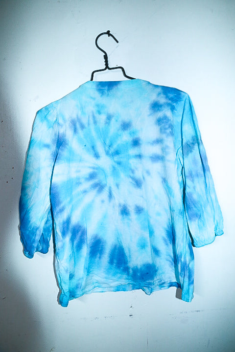 Vintage women Vero Moda blue tye dye print V-neck blouse in M|L24 W19|SKU 6615