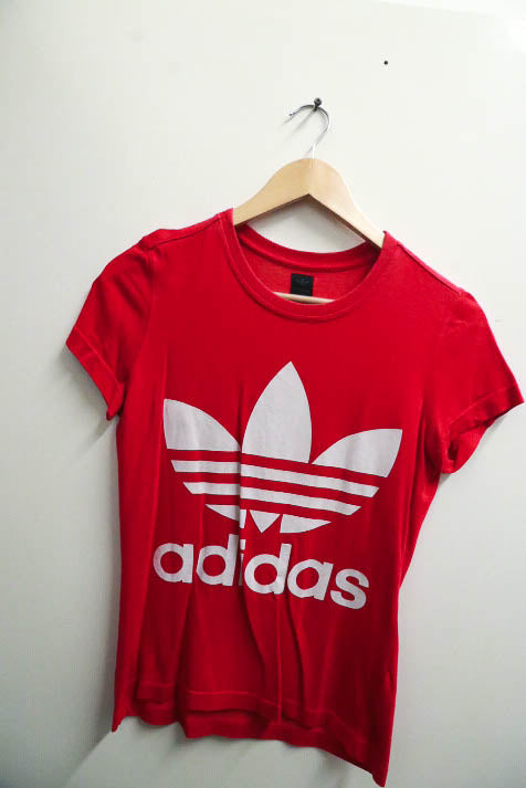Vintage red adidas original logo print medium tee