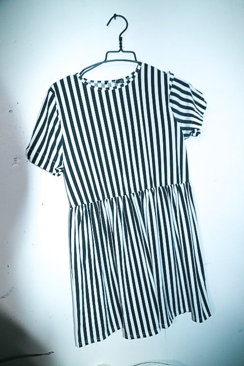 Vintage women black & white stripe babydoll round neck midi dress UK 10|L34 W15|SKU 6621